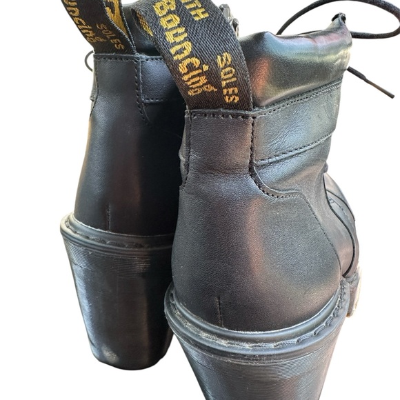 Dr. Martens Averil Size 7 Black Heeled Boots with Chunky Heel - Picture 3 of 7